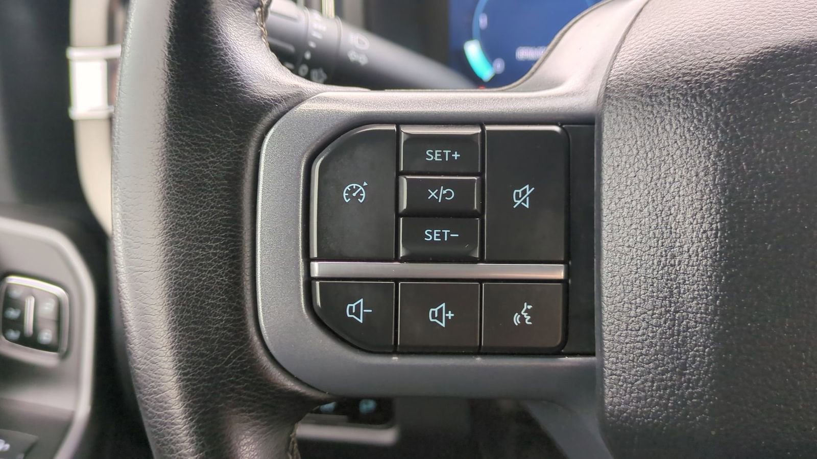 Certified 2025 Ford F350 Lariat w/ Black Appearance Package image 45