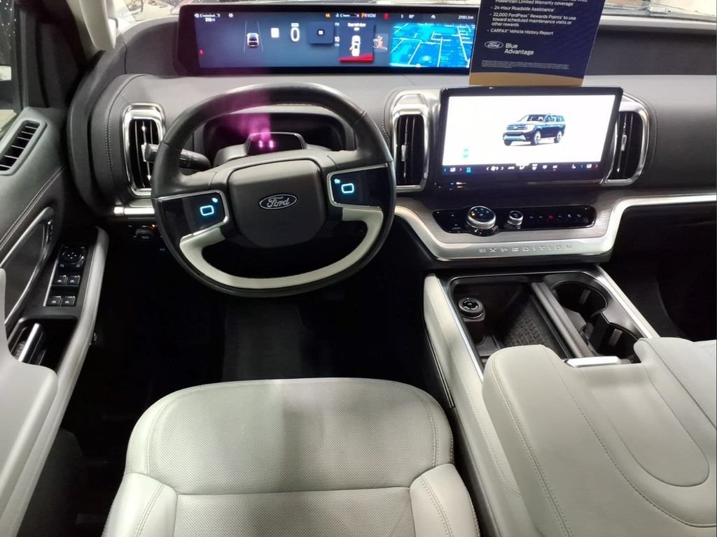 Certified 2025 Ford Expedition Max Platinum w/ Driver's Package AWD/4WD image 7
