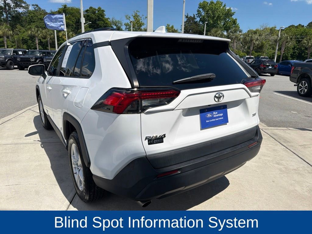 Used 2021 Toyota RAV4 XLE w/ Convenience Package FWD image 6