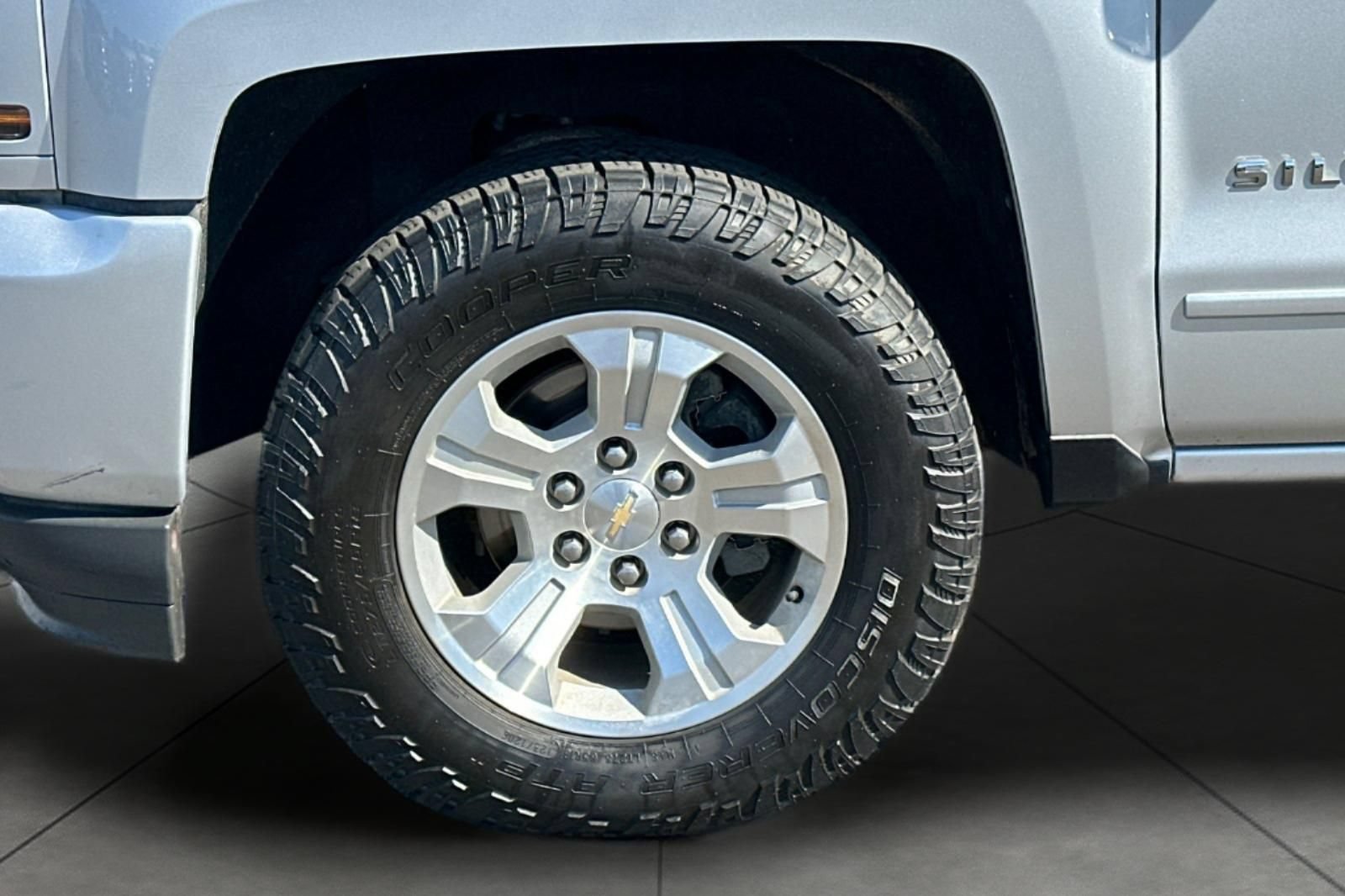 Used 2018 Chevrolet Silverado 1500 LT w/ All Star Edition AWD/4WD image 28