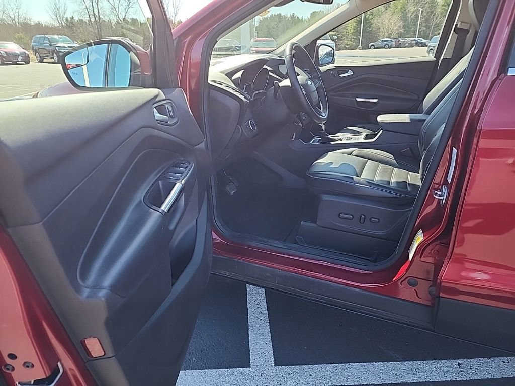 Certified 2019 Ford Escape Titanium w/ U9j03 - Titanium Tow Package image 16