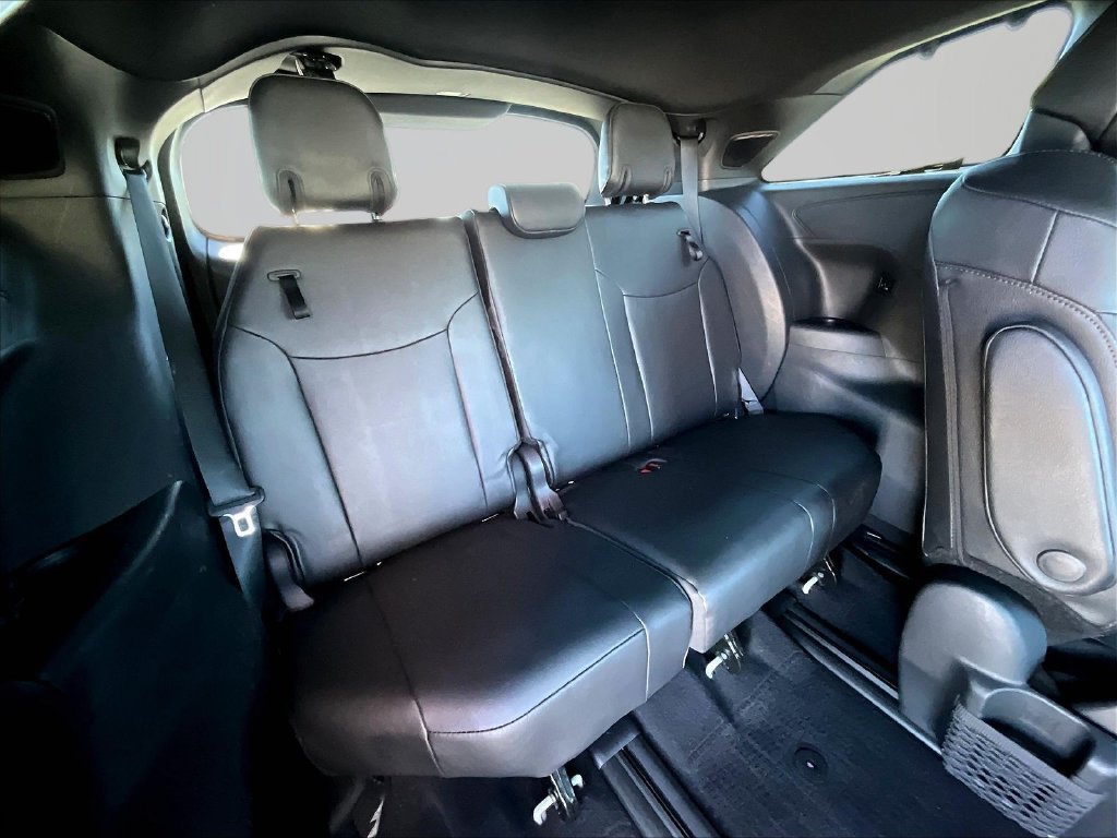 Used 2025 Toyota Sienna Platinum AWD/4WD image 33