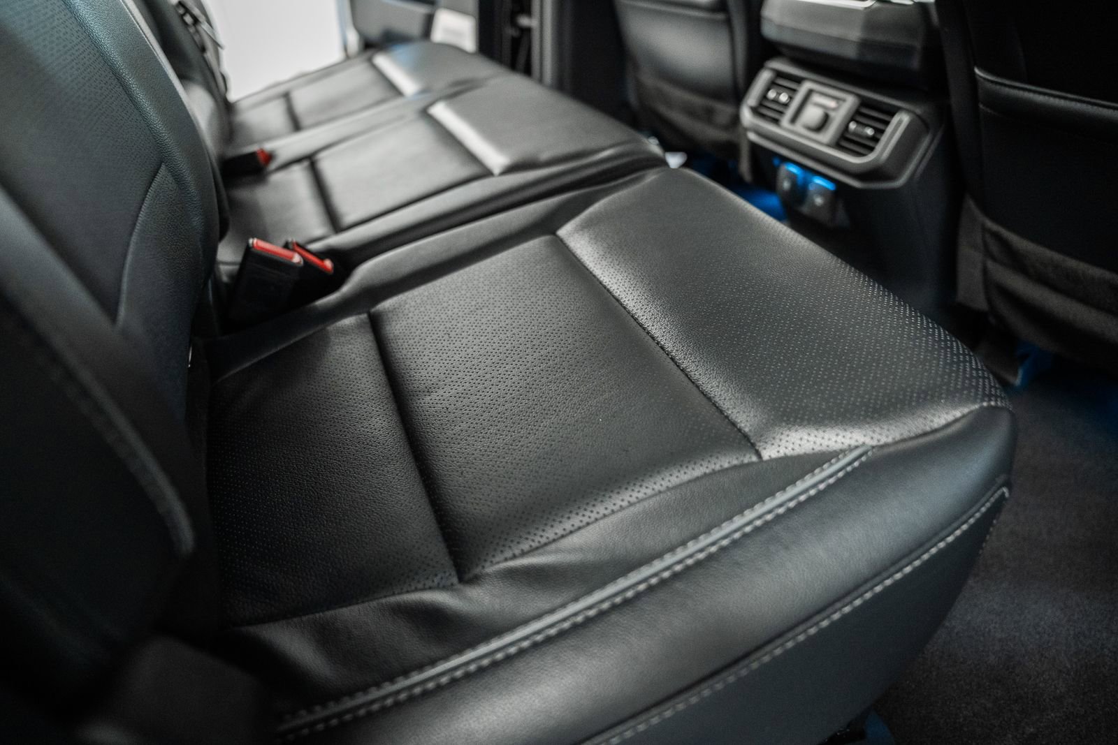 Certified 2024 Ford F150 Lariat w/ Equipment Group 502A High image 41