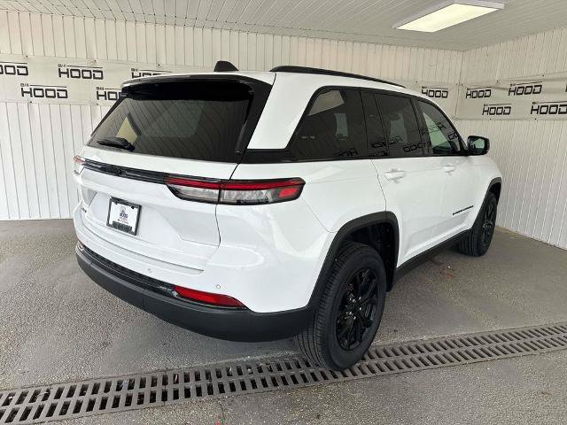 Used 2025 Jeep Grand Cherokee Altitude AWD/4WD image 10