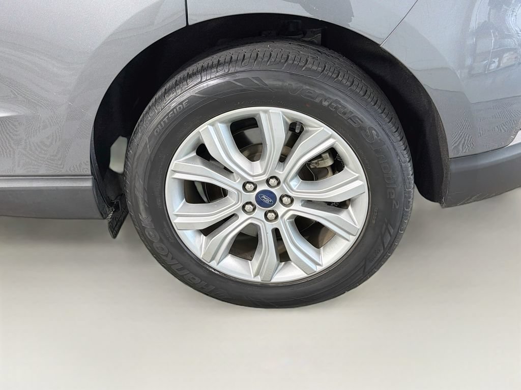 Certified 2022 Ford Edge Titanium AWD/4WD image 33