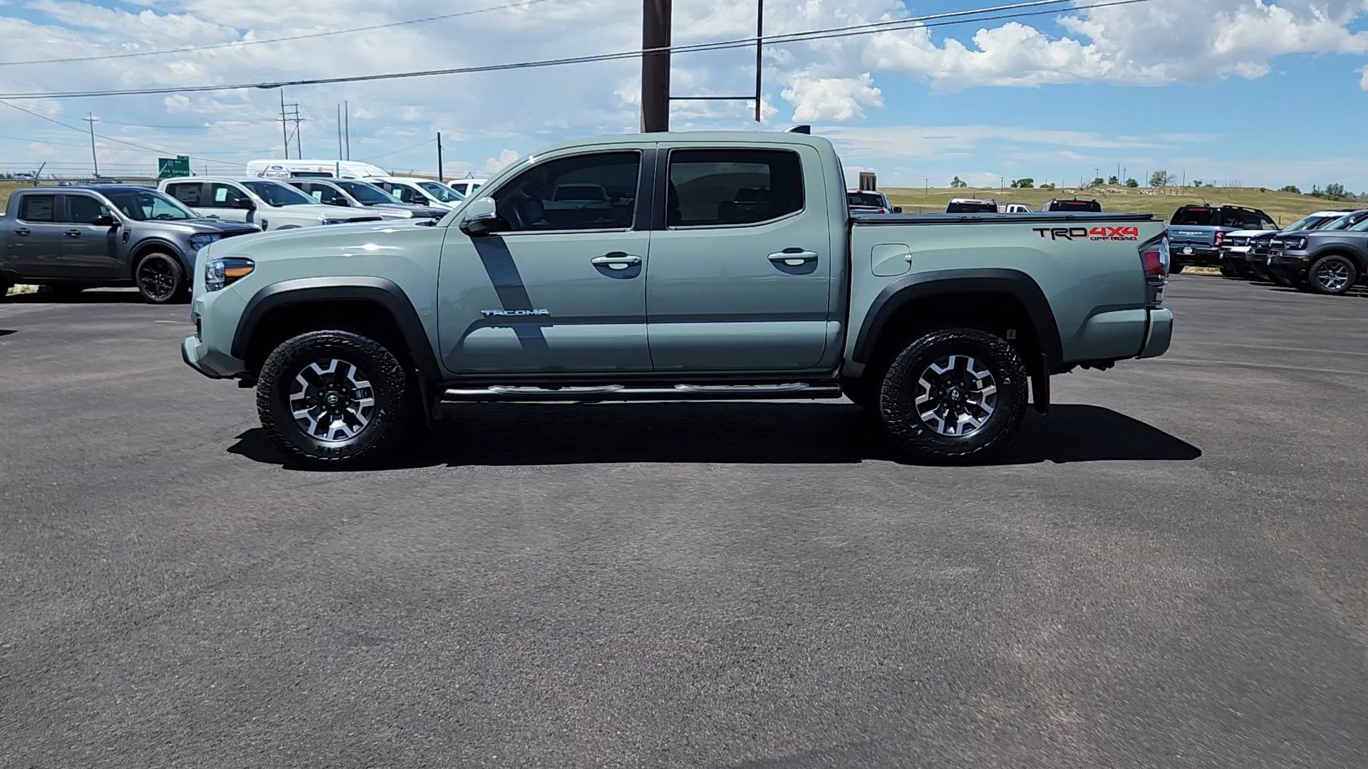 Used 2023 Toyota Tacoma TRD Off-Road w/ TRD Premium Off Road Package AWD/4WD image 2
