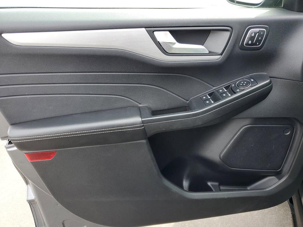 Certified 2025 Ford Escape Platinum image 24