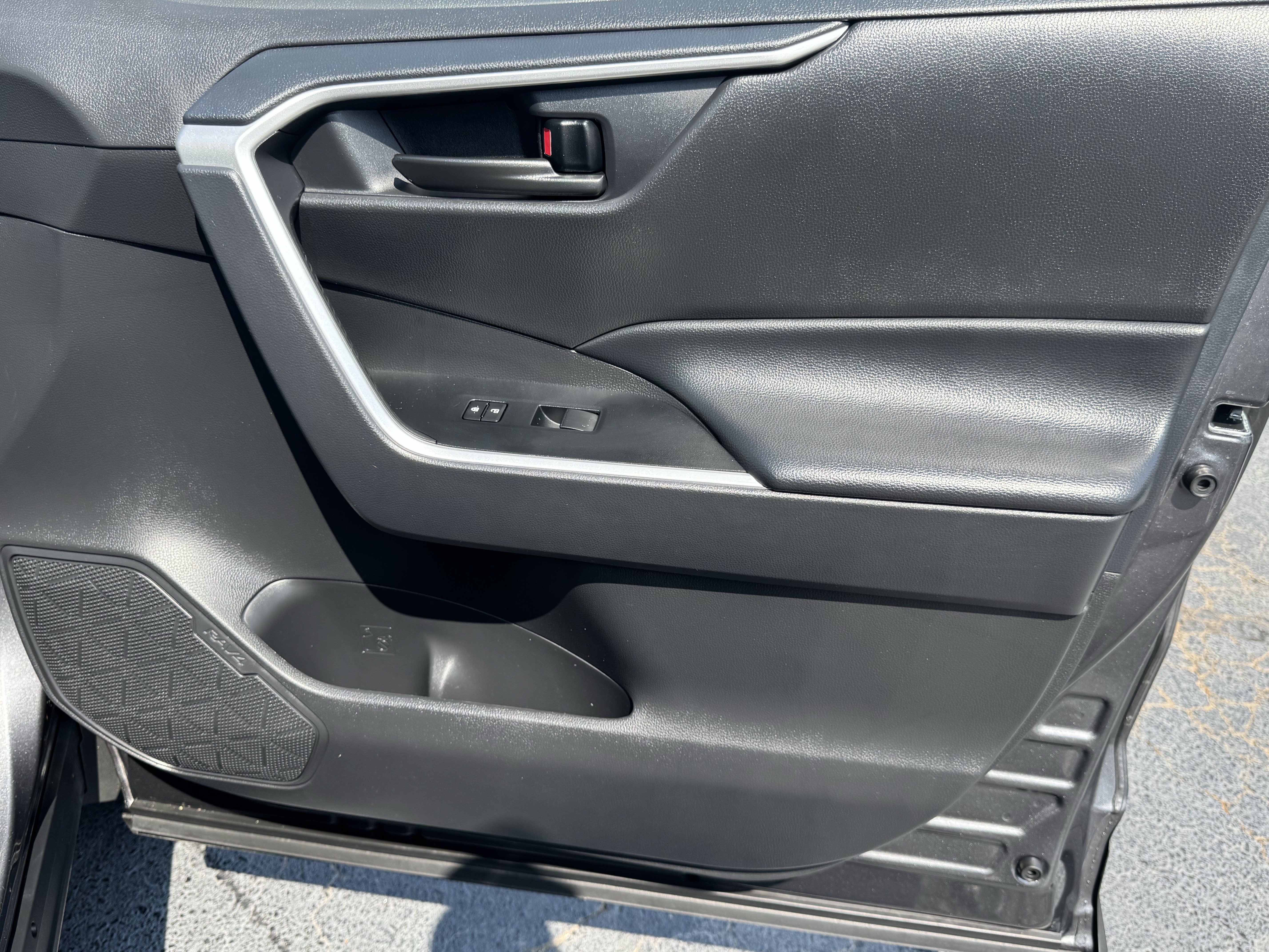 Used 2024 Toyota RAV4 LE FWD image 15
