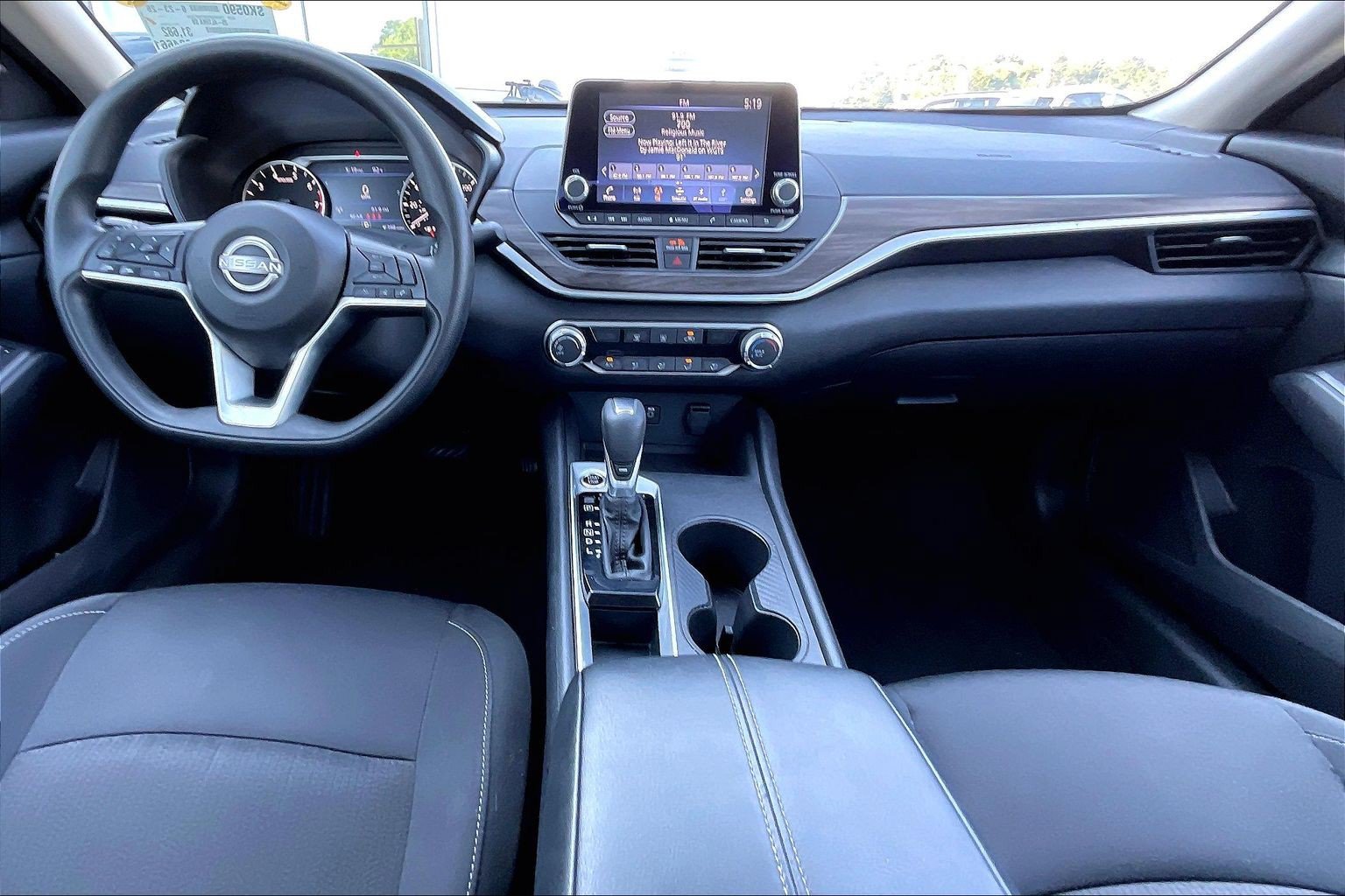 Used 2025 Nissan Altima 2.5 SV FWD image 14