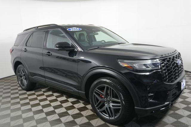 Certified 2025 Ford Explorer ST-Line w/ ST-Line Street Pack image 2
