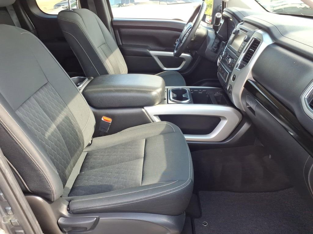 Used 2019 Nissan Titan SV w/ SV Convenience Package RWD image 4