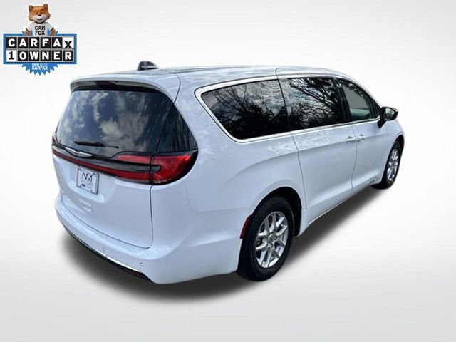 Used 2024 Chrysler Pacifica Touring-L FWD image 8