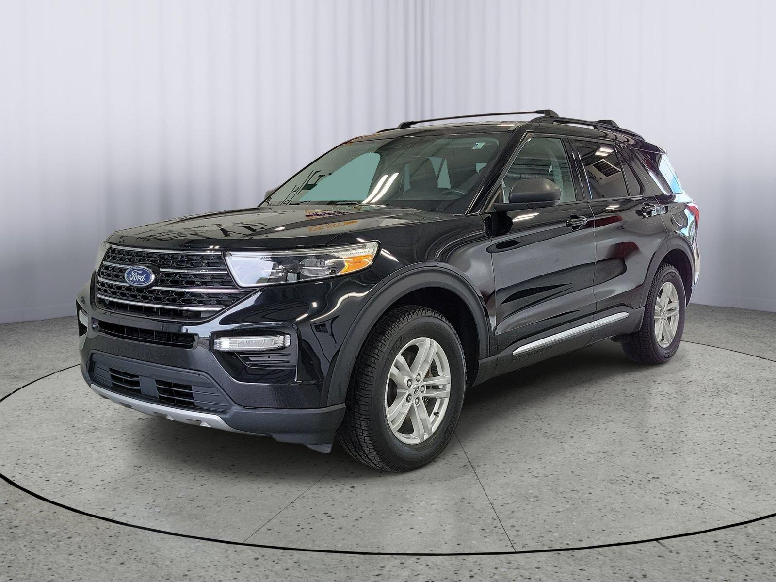 Certified 2020 Ford Explorer XLT w/ Equipment Group 202A AWD/4WD image 4