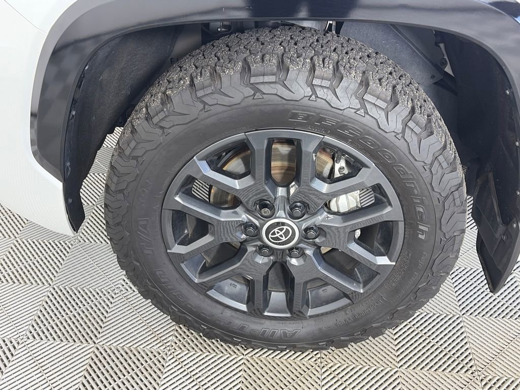 Used 2024 Toyota Sequoia Platinum AWD/4WD image 8