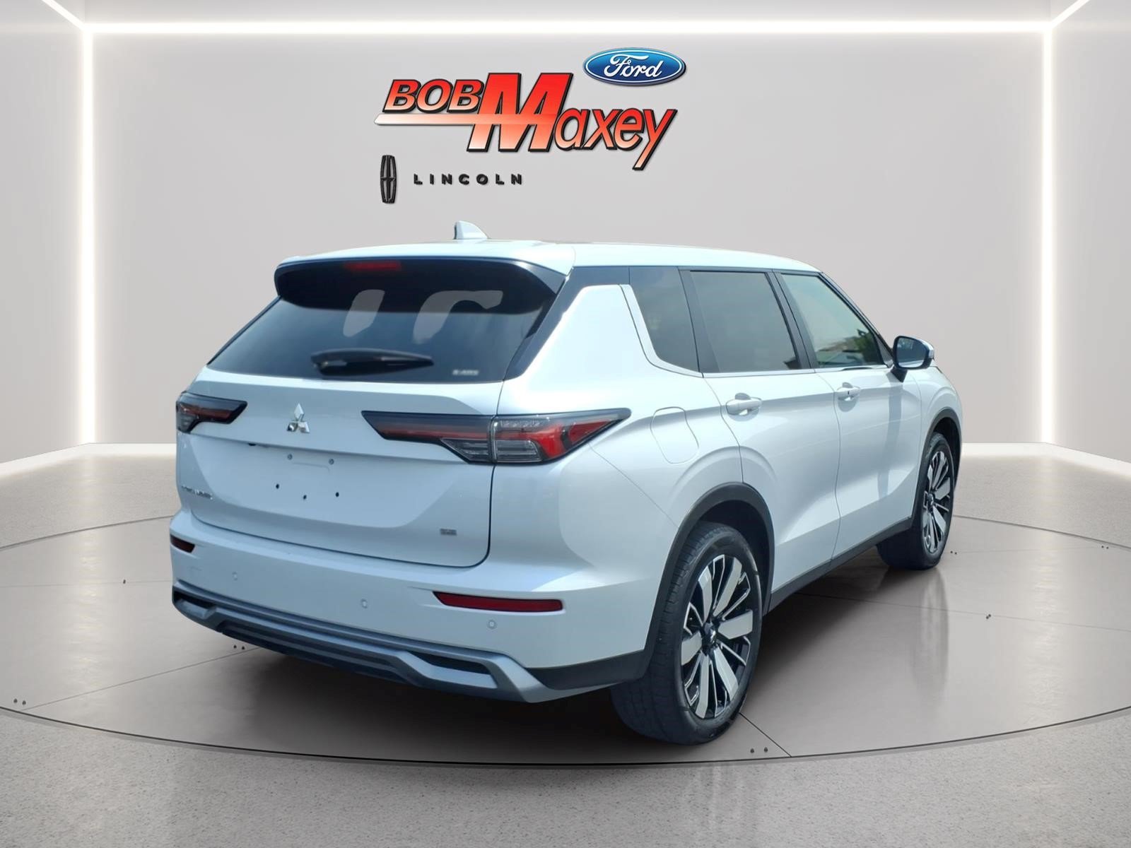 Used 2025 Mitsubishi Outlander SE AWD/4WD image 4