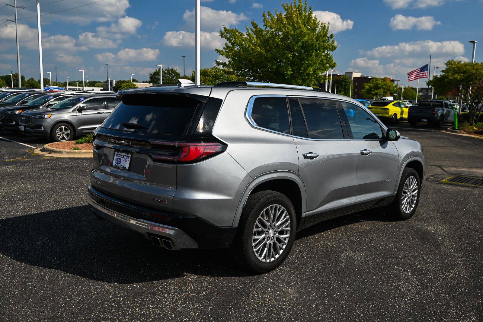 Used 2024 GMC Acadia Denali AWD/4WD image 8