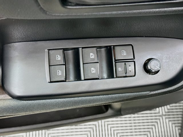 Used 2019 Toyota Highlander LE AWD/4WD image 17