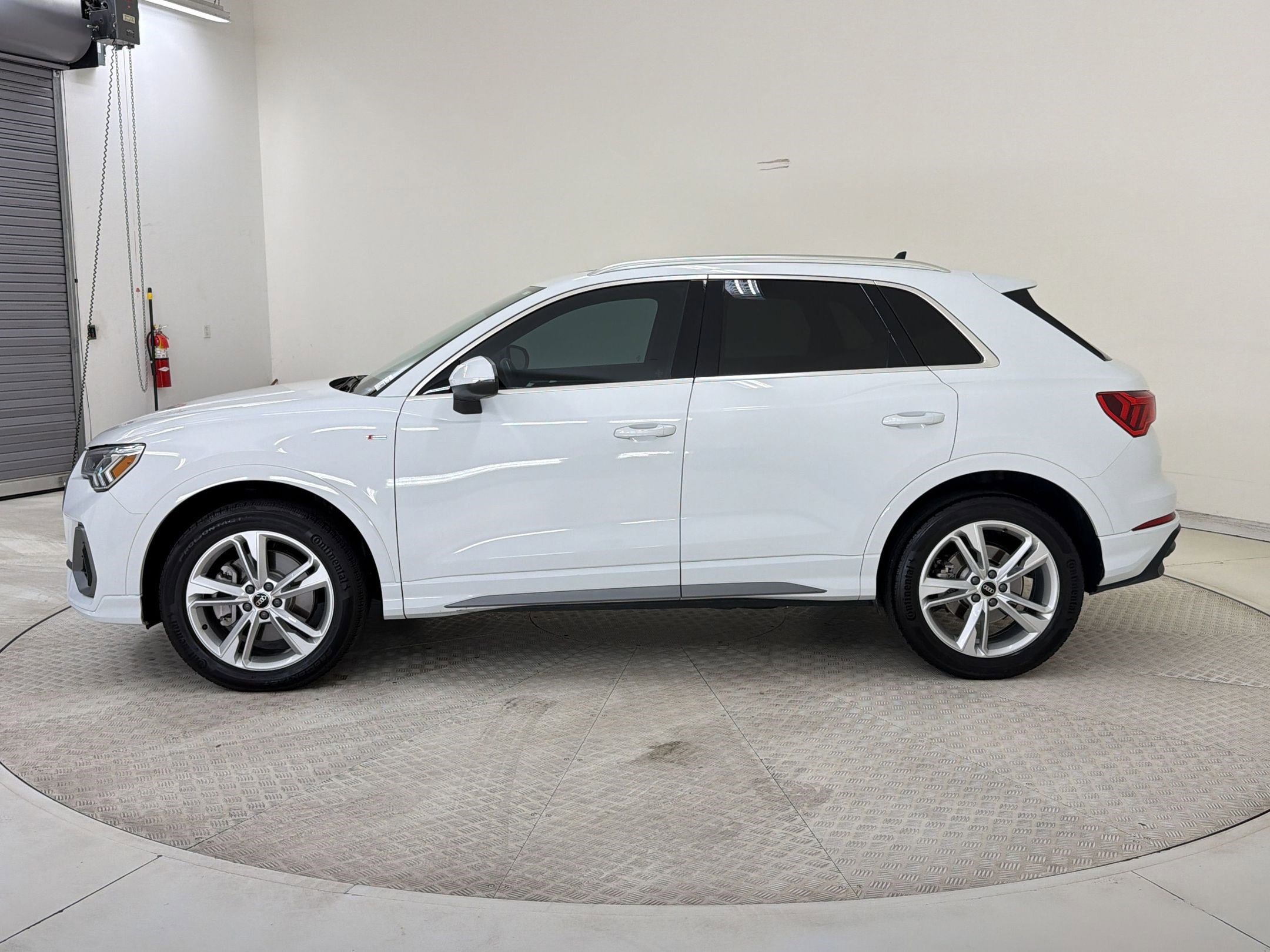 Used 2023 Audi Q3 2.0T Premium AWD/4WD image 2