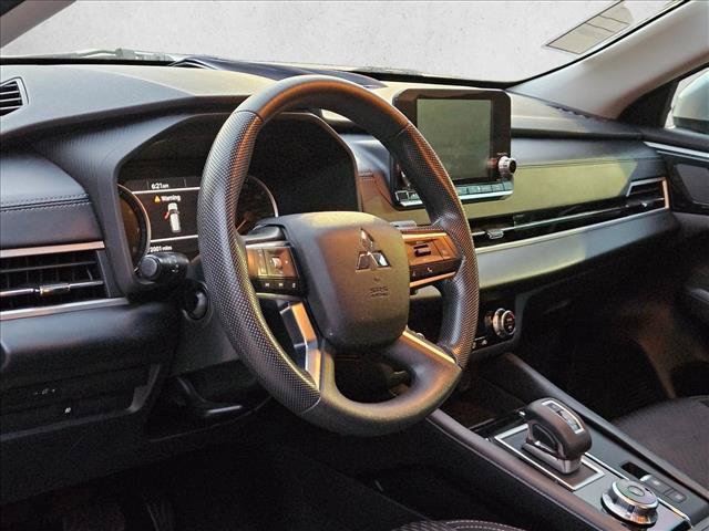Used 2022 Mitsubishi Outlander ES FWD image 11
