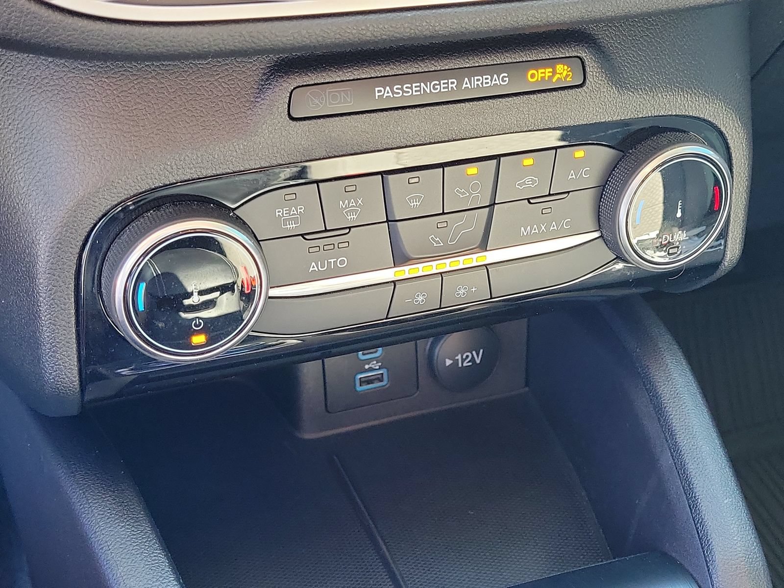 Certified 2022 Ford Escape SE w/ SE Sport Appearance Package FWD image 27