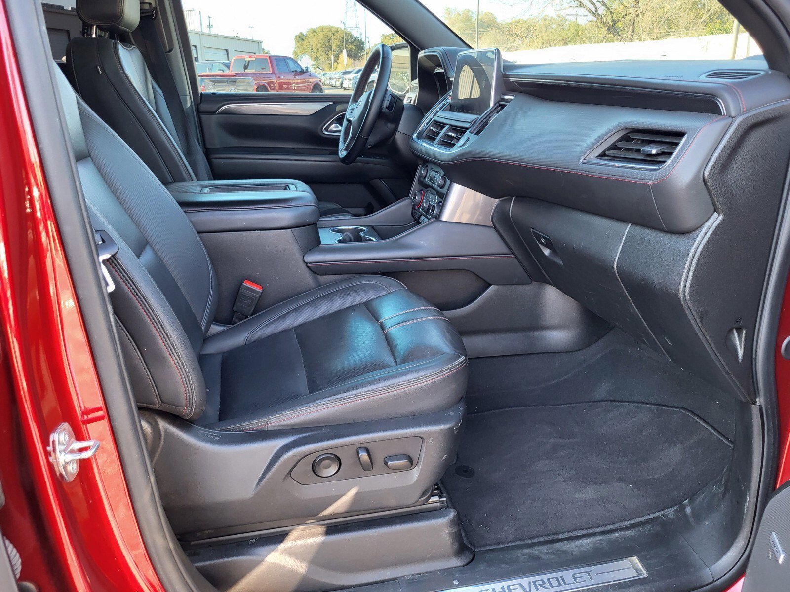 Used 2024 Chevrolet Suburban RST w/ Luxury Package image 12