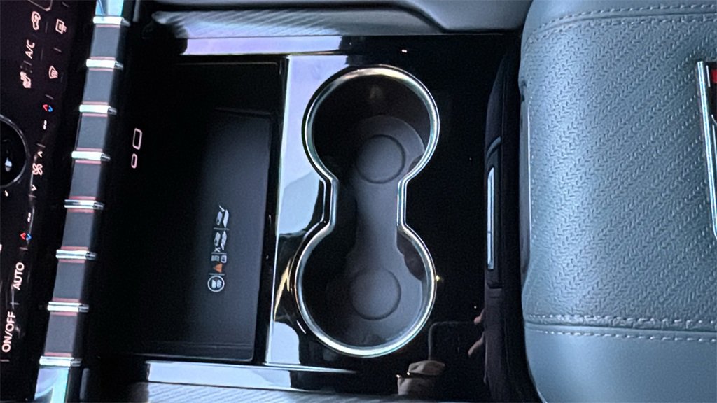 Used 2025 GMC Yukon AT4 w/ AT4 Premium Package image 17