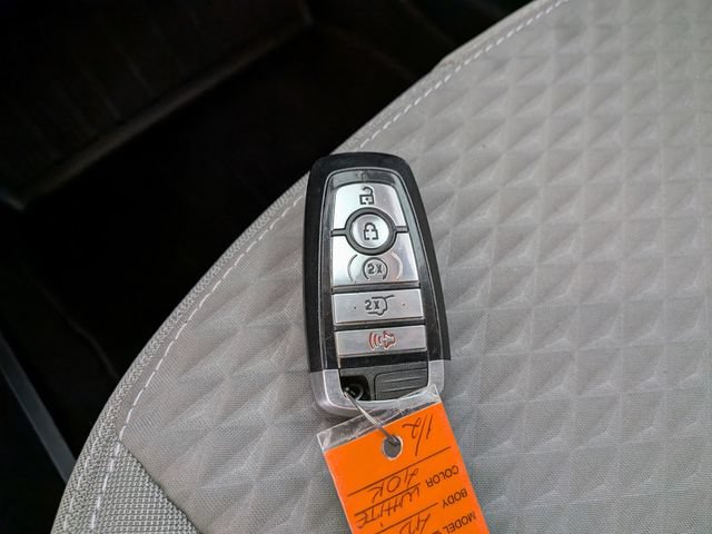 Certified 2022 Ford Escape SE w/ SE Sport Appearance Package AWD/4WD image 34