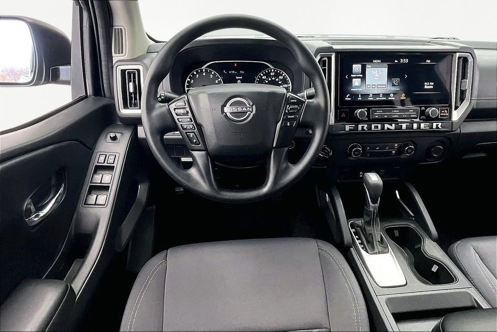 Used 2025 Nissan Frontier SV image 7