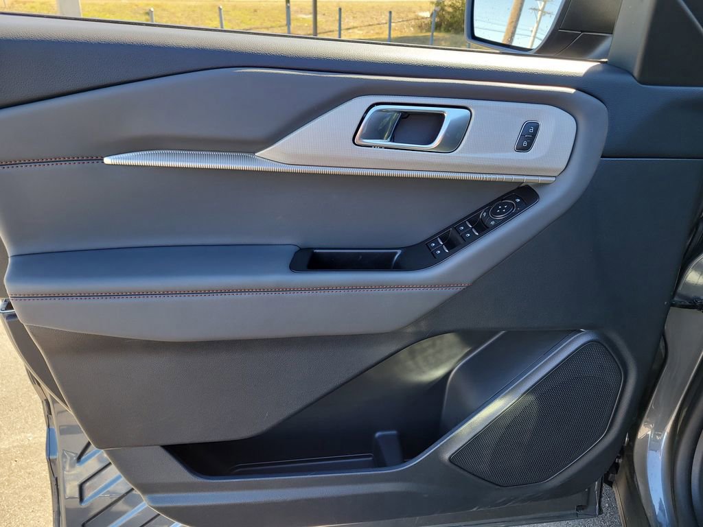 Certified 2025 Ford Explorer Active image 15