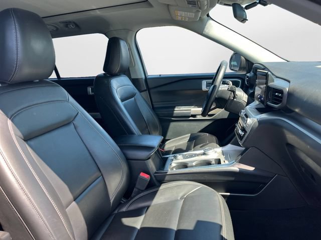 Certified 2022 Ford Explorer XLT w/ Equipment Group 202A AWD/4WD image 17