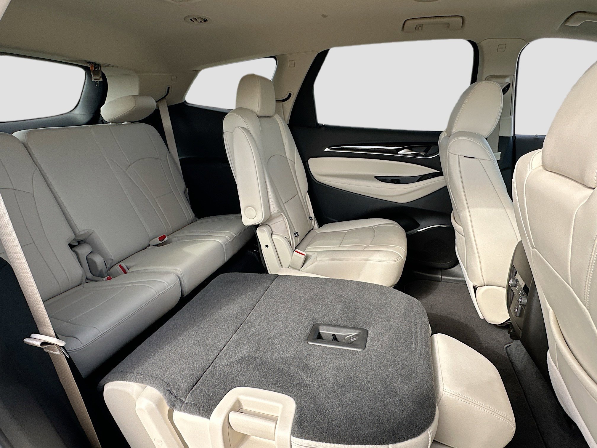 Used 2023 Buick Enclave Essence image 25