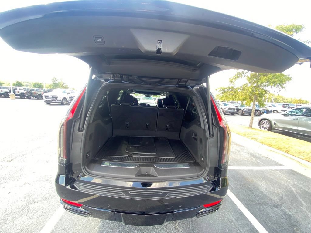 Used 2023 Cadillac Escalade ESV Sport Platinum w/ LPO, ONYX Package AWD/4WD image 31