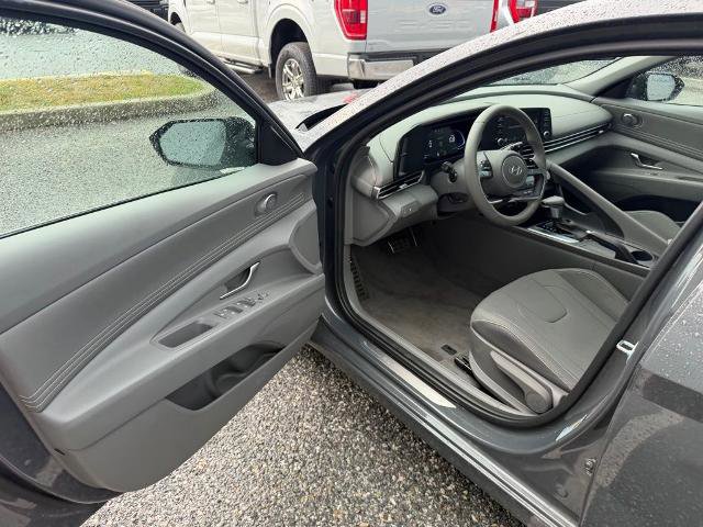 Used 2025 Hyundai Elantra Sport FWD image 10