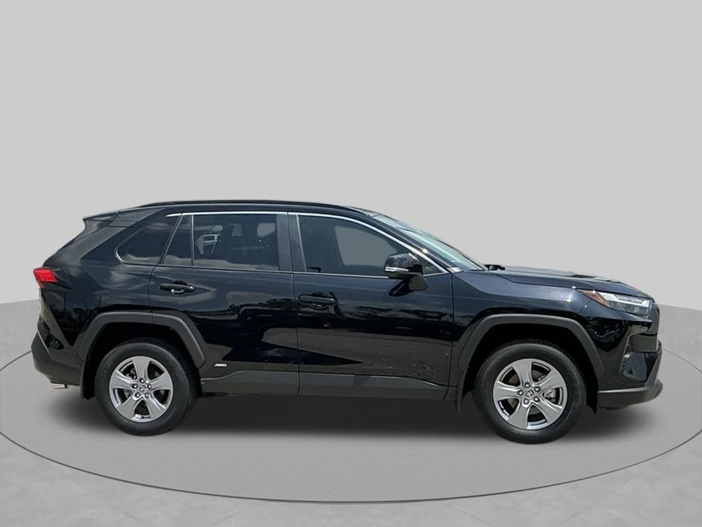 Used 2025 Toyota RAV4 XLE AWD/4WD image 12