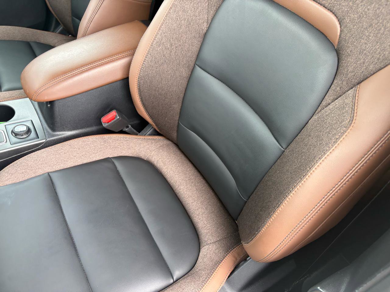 Certified 2025 Ford Bronco Sport Outer Banks w/ Outer Banks Tech Package+ AWD/4WD image 17