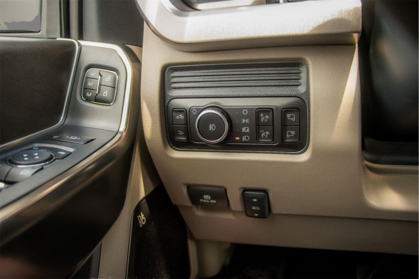 Certified 2026 Ford F350 Platinum w/ Platinum Plus Package AWD/4WD image 25