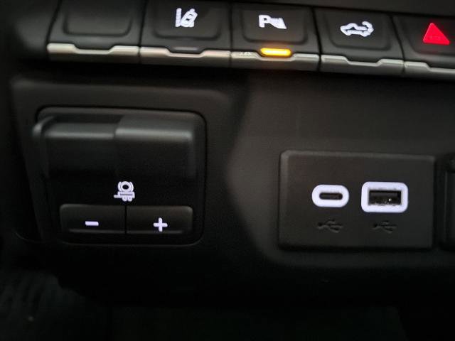 Used 2024 Chevrolet Silverado 2500 Custom w/ Custom Value Package image 13