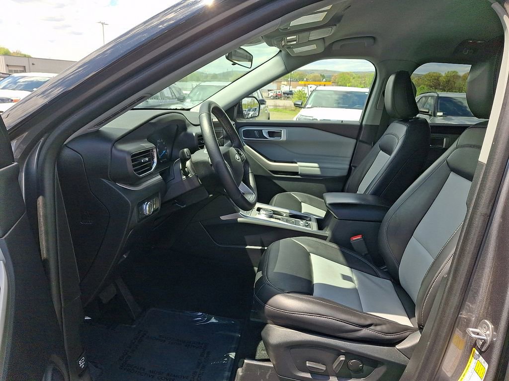 Certified 2022 Ford Explorer XLT w/ Equipment Group 202A AWD/4WD image 14