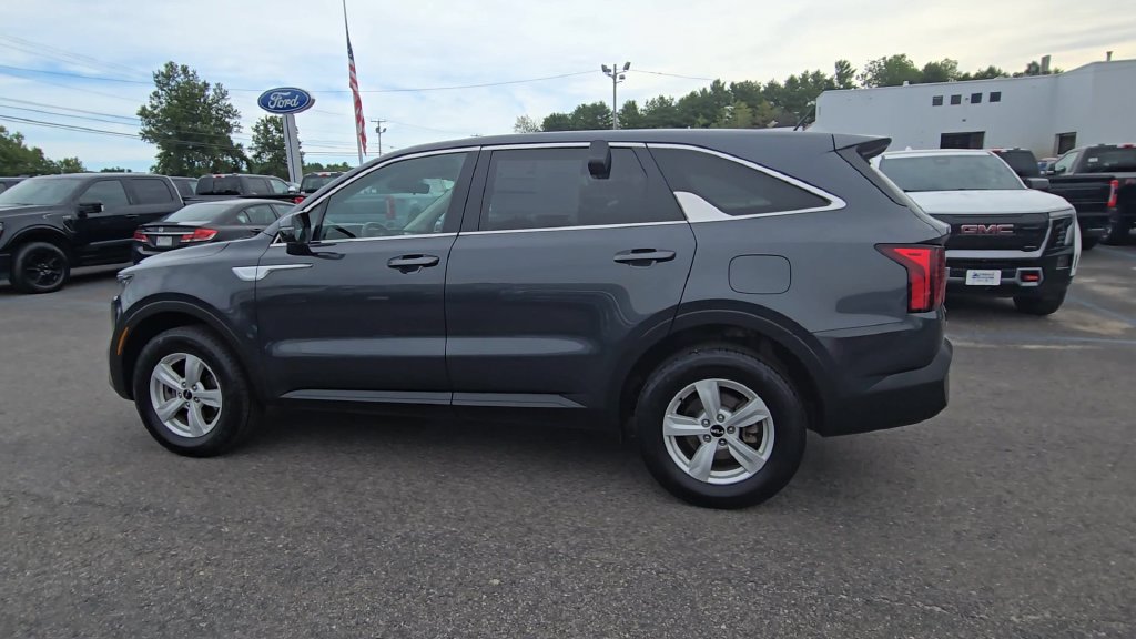 Used 2023 Kia Sorento LX AWD/4WD image 16