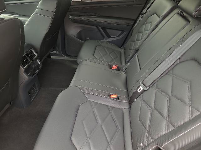 Used 2026 Volkswagen Atlas Cross Sport SE AWD/4WD image 16