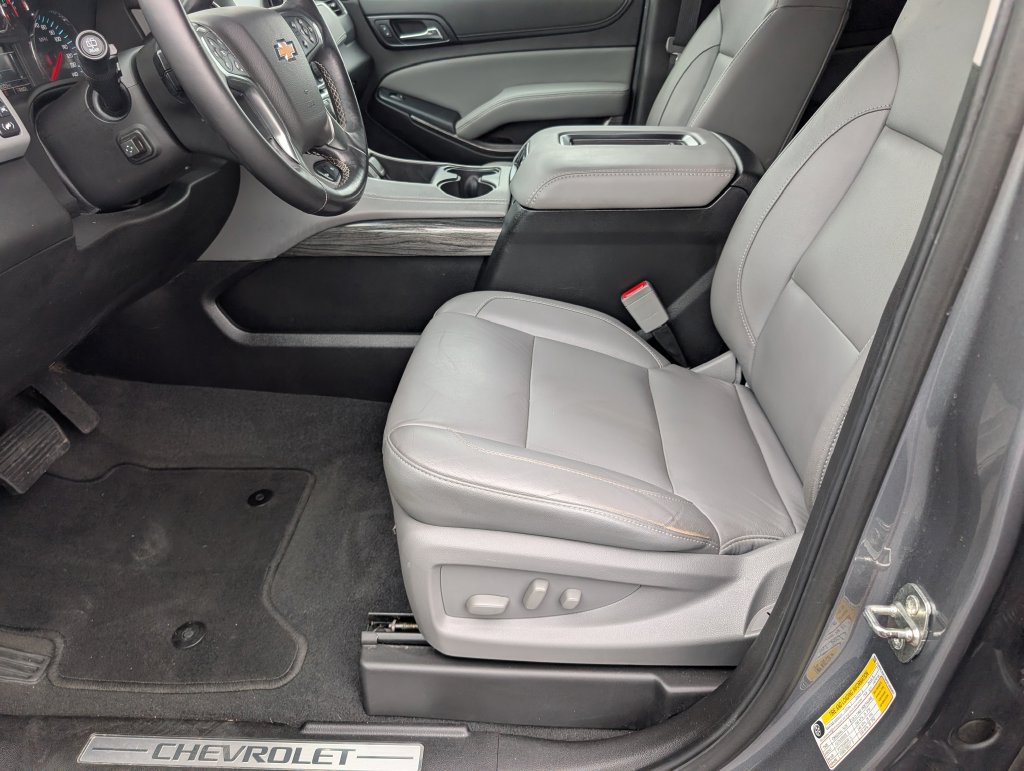 Used 2019 Chevrolet Tahoe LT w/ Luxury Package RWD image 14