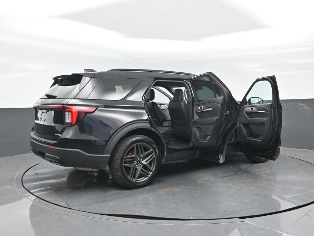 Certified 2025 Ford Explorer ST-Line w/ ST-Line Street Pack AWD/4WD image 30