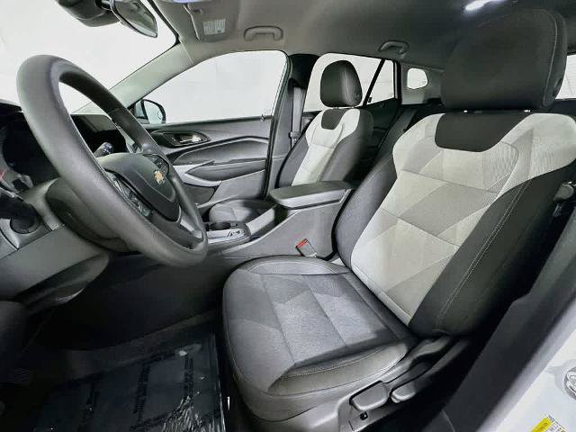 Used 2024 Chevrolet Trax LS w/ LS Convenience Package FWD image 11
