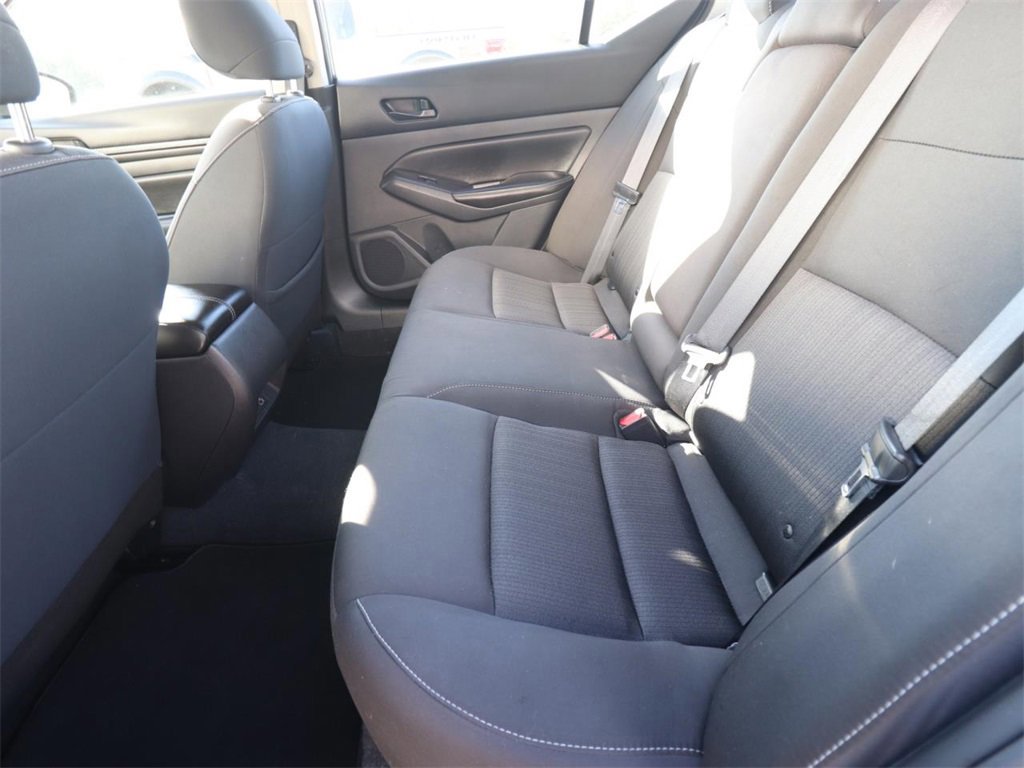 Used 2025 Nissan Altima 2.5 SV image 11