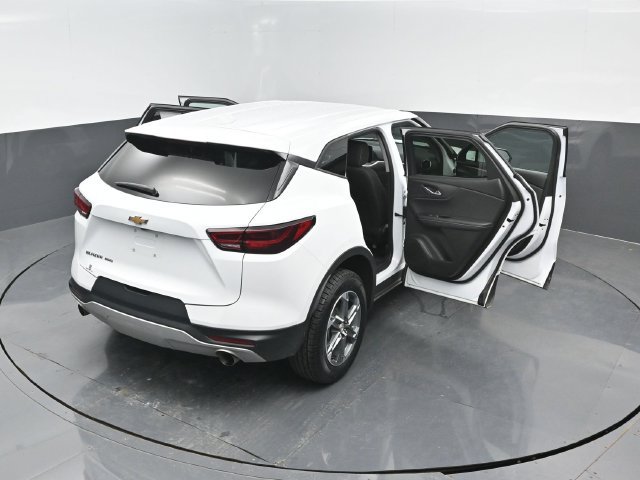 Used 2025 Chevrolet Blazer LT AWD/4WD image 25