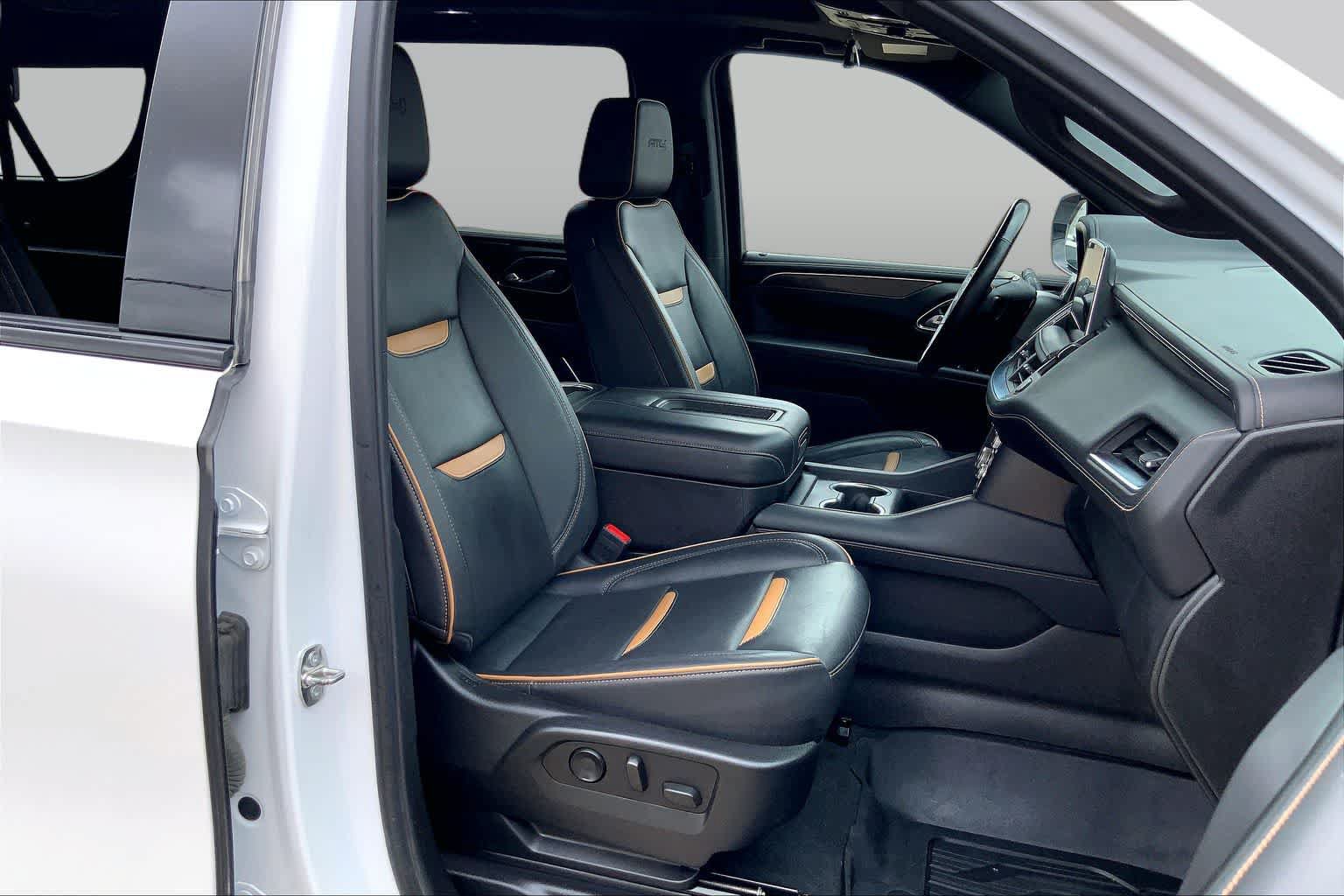 Used 2024 GMC Yukon XL AT4 w/ AT4 Premium Plus Package AWD/4WD image 9