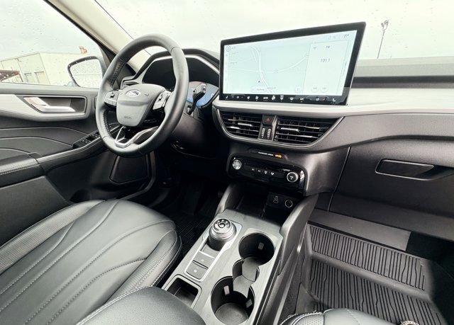 Certified 2025 Ford Escape Platinum w/ Premium Technology Package FWD image 10