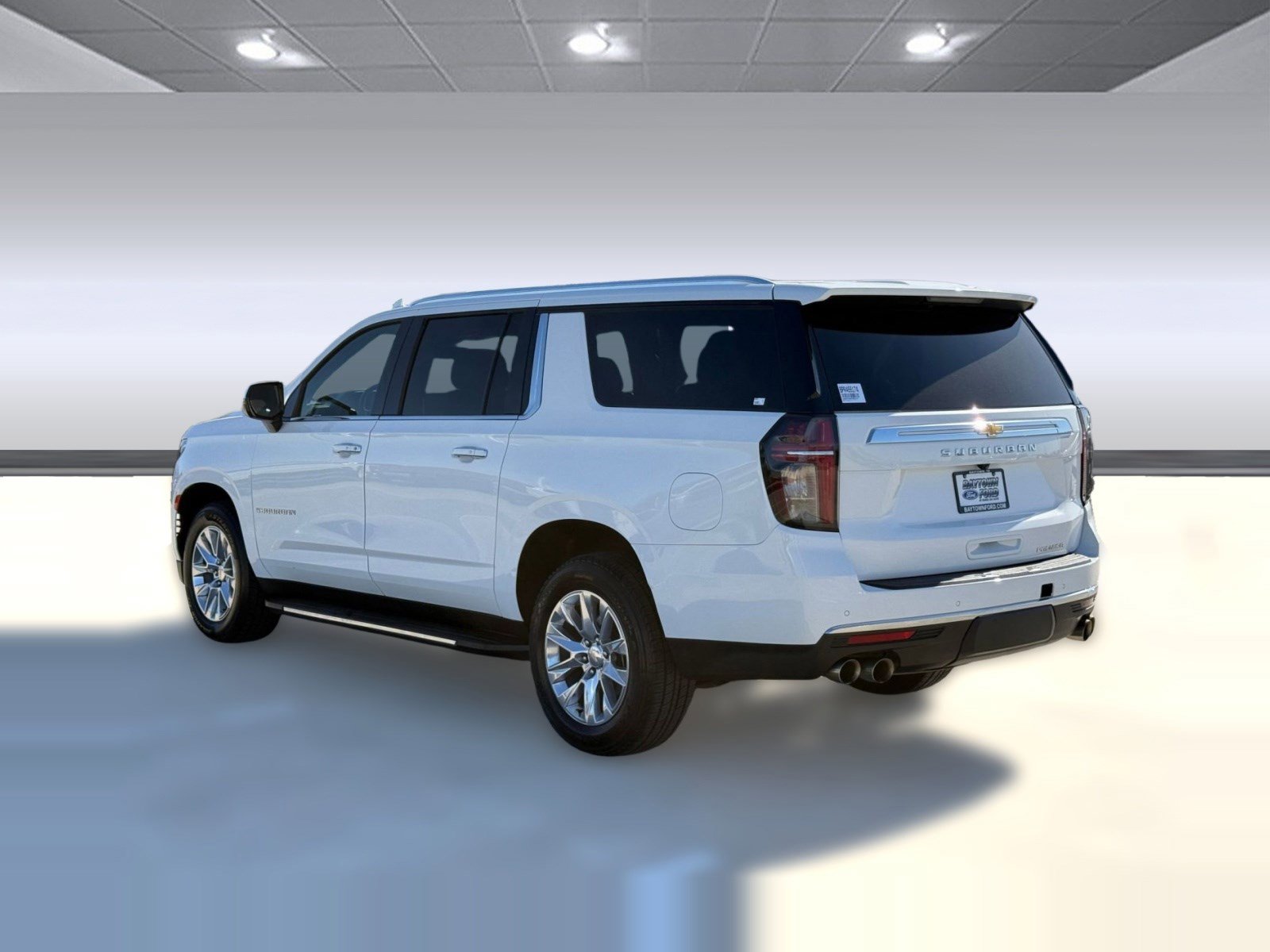 Used 2023 Chevrolet Suburban Premier image 3