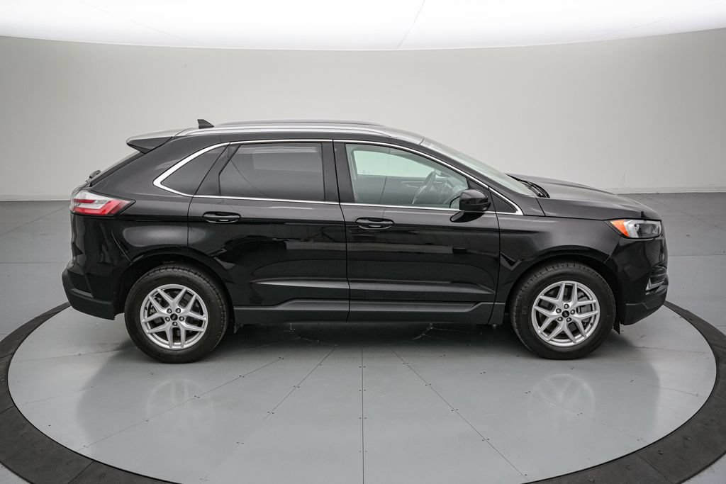 Certified 2024 Ford Edge SEL w/ Convenience Package AWD/4WD image 3