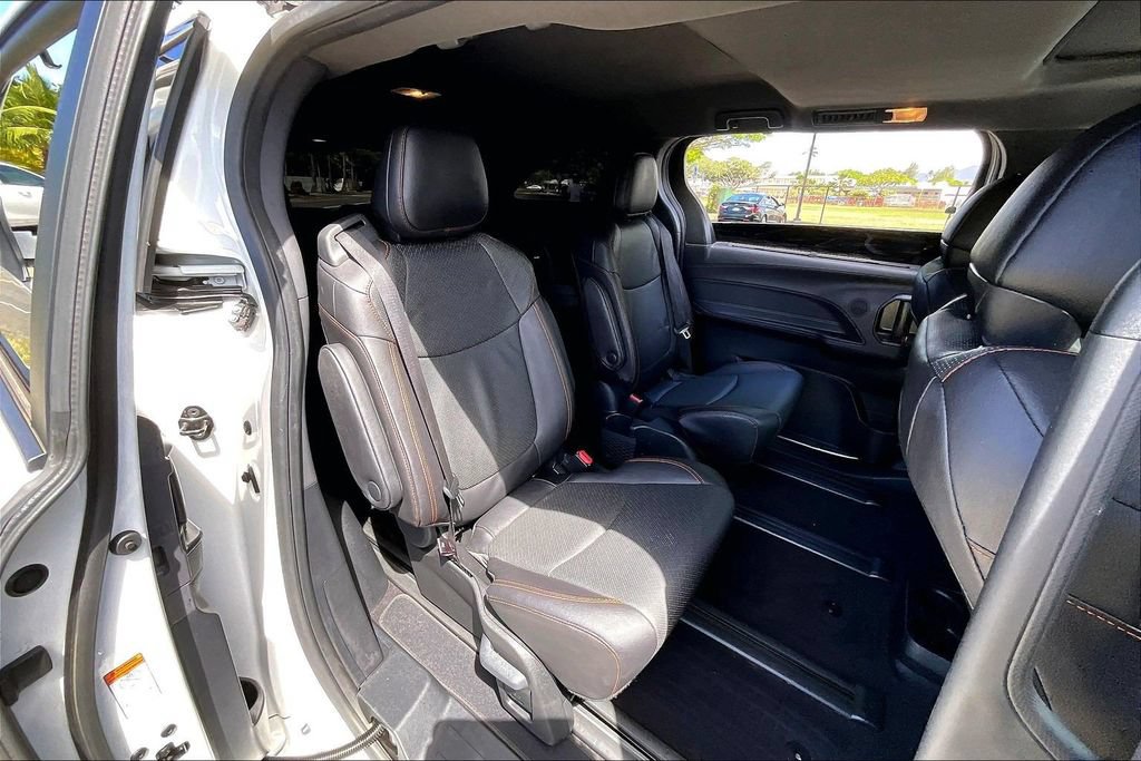 Used 2024 Toyota Sienna XSE FWD image 29